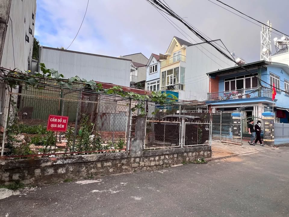 KẸT TIỀN BÁN GẤP ĐẤT 2 MẶT TIỀN HẺM NHỰA Ô TÔ ĐƯỜNG PHAN CHU TRINH, P. LÂM VIÊN, ĐÀ LẠT GIÁ 6.5 TỶ - Ảnh 1